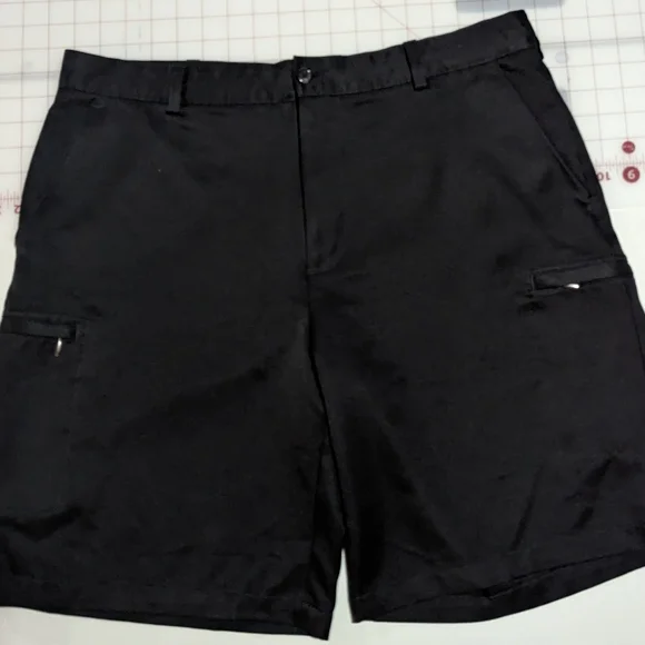 IZOD Men's Golf Shorts Size 36, black - Picture 1 of 3